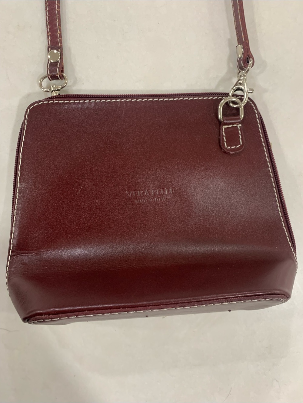 Vera Pelle Classic Leather Crossbody Bag in Burgundy